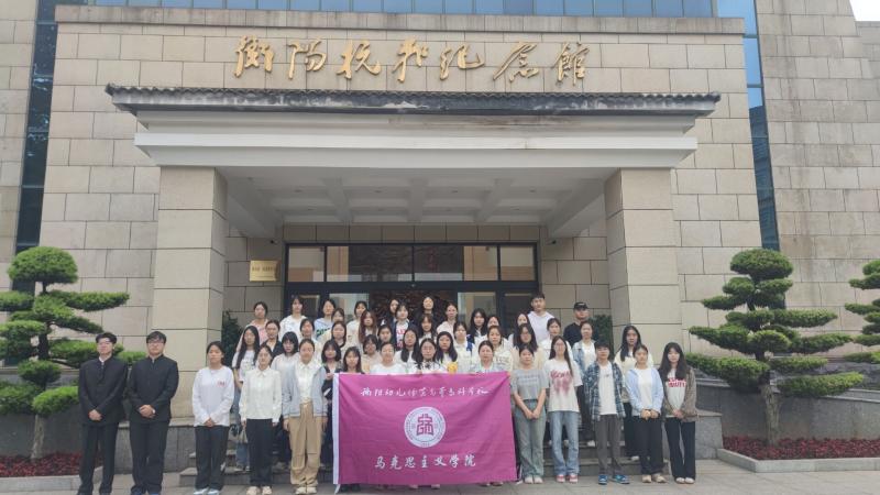 與祖國共奮進(jìn) 用青春譜和諧 —— 我校開展“五四青年節(jié)”移動思政課