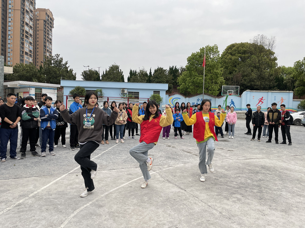 讓愛與溫暖照進孩子的心里---衡陽幼高專耒陽學(xué)院走進特殊學(xué)校
