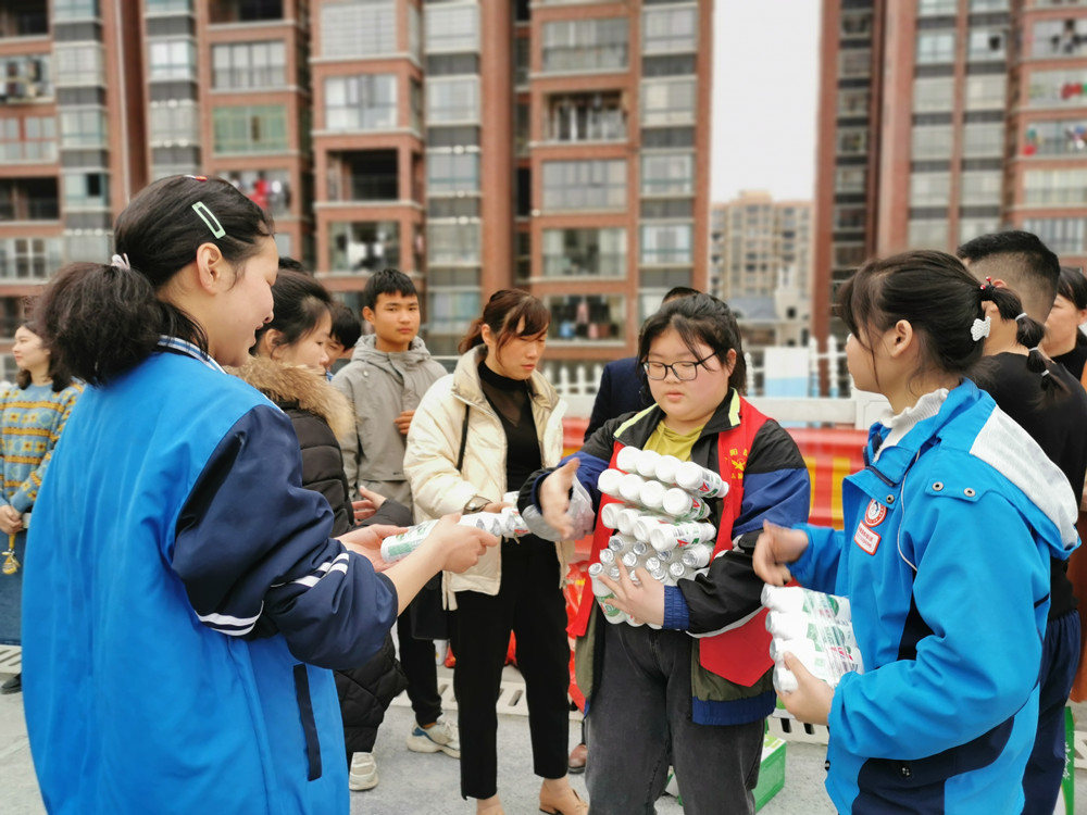讓愛與溫暖照進孩子的心里---衡陽幼高專耒陽學(xué)院走進特殊學(xué)校