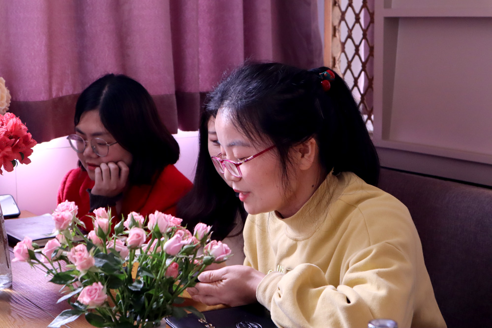 漫談春天，擁抱美好——學(xué)前教育學(xué)院舉行第一期讀書分享會