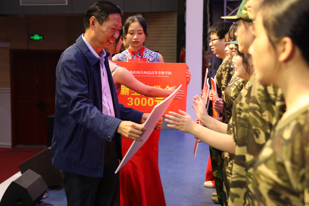 衡陽(yáng)幼高專(zhuān)舉行2021年秋季開(kāi)學(xué)典禮暨新生軍訓(xùn)動(dòng)員大會(huì)