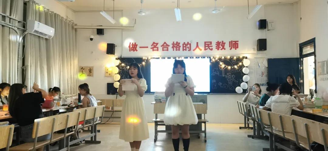 中秋佳節(jié)，師生一起過(guò)！