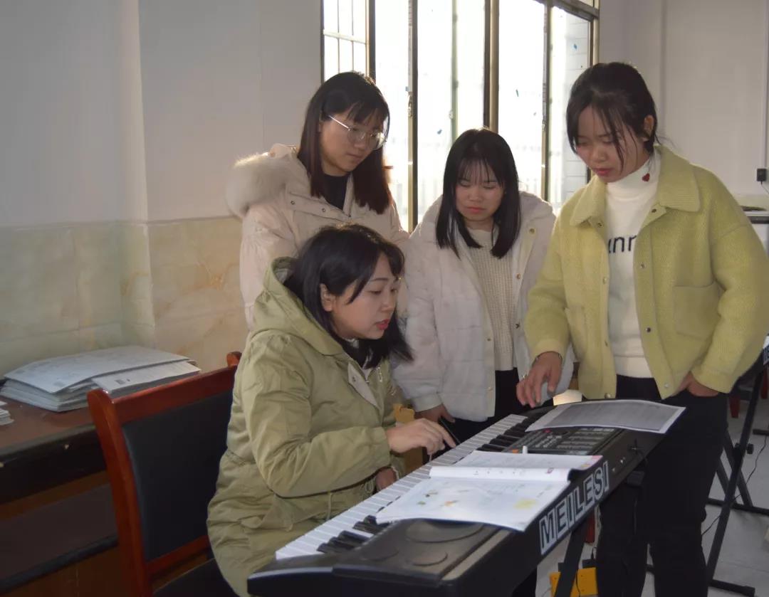 感動(dòng)！他們一次次來(lái)村小支教