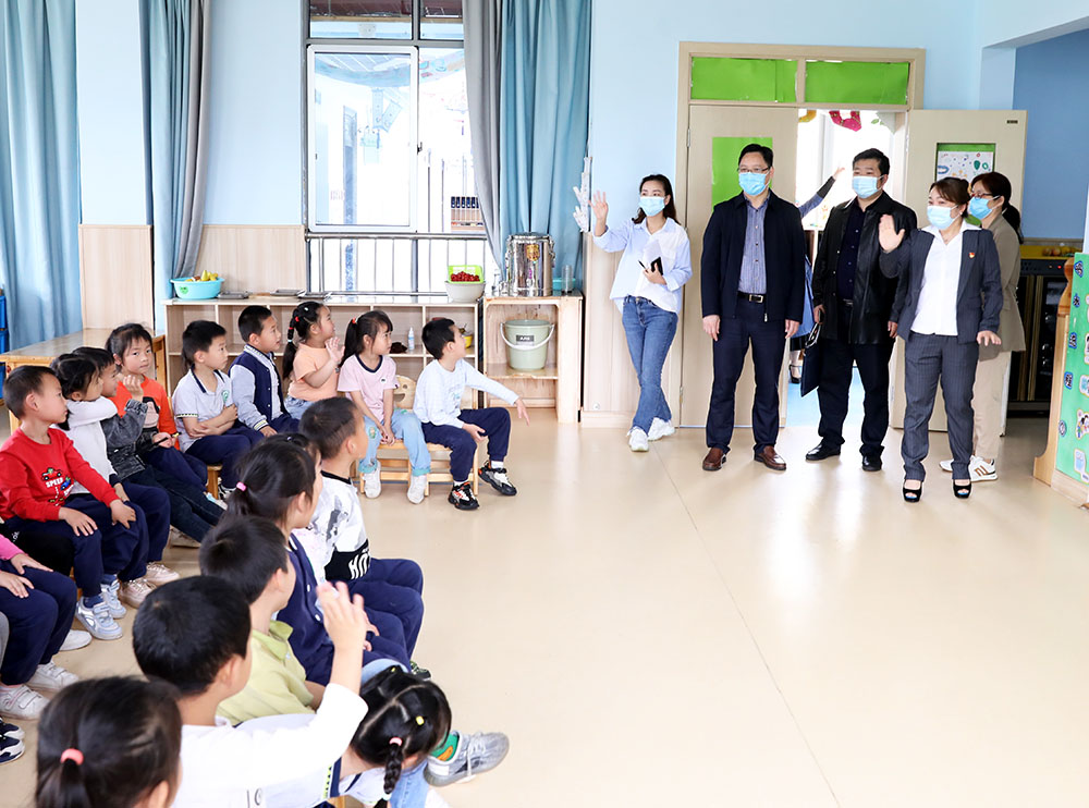 衡陽(yáng)幼師：書(shū)記校長(zhǎng)率隊(duì)走訪(fǎng)園企促就業(yè)