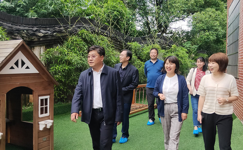 衡陽(yáng)幼師：書(shū)記校長(zhǎng)率隊(duì)走訪(fǎng)園企促就業(yè)