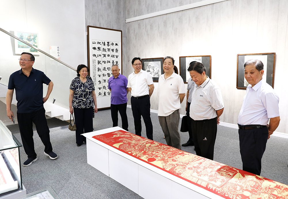 市委黨史聯(lián)絡(luò)組來我?？疾煺{(diào)研