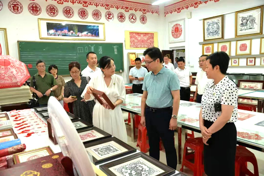 我校赴湖南一師、銅仁幼?？疾旖M成員 學(xué)習(xí)心得摘要