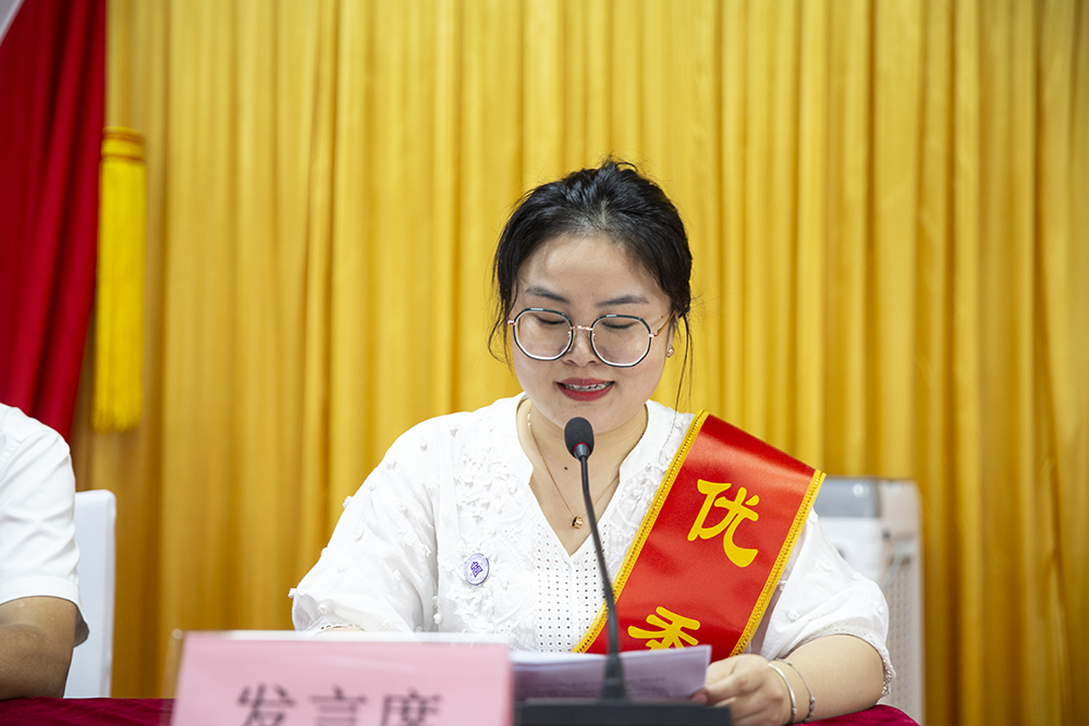 衡陽幼兒師專舉行慶祝第38個(gè)教師節(jié)表彰大會(huì)