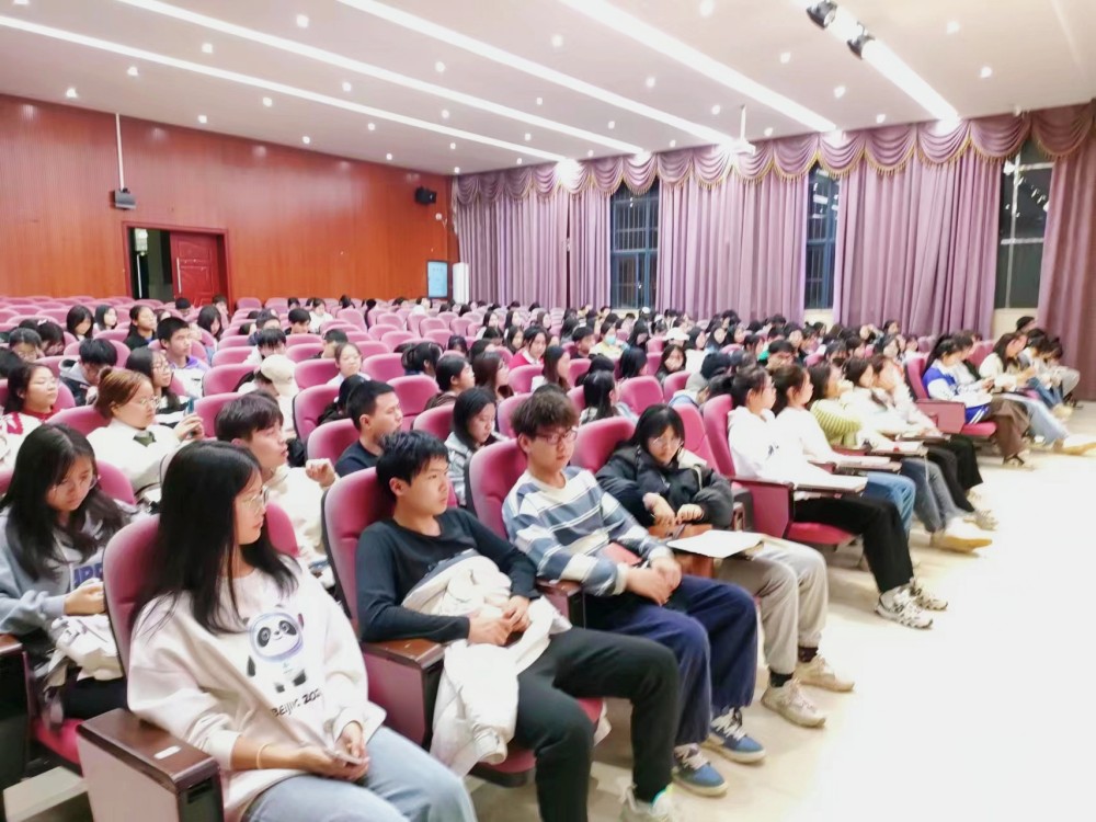 大國良師，卓越小教 ——衡陽幼兒師范高等?？茖W(xué)校小學(xué)教育系加強(qiáng)學(xué)生干部隊(duì)伍建設(shè)