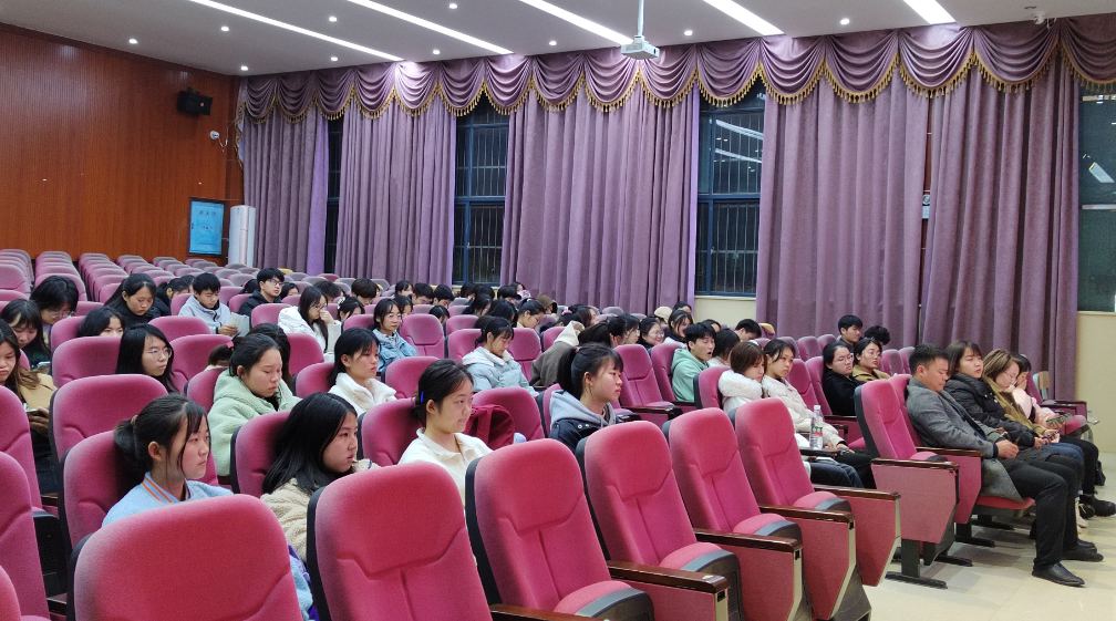 我校舉行大學(xué)生SYB創(chuàng)業(yè)培訓(xùn)開(kāi)班儀式