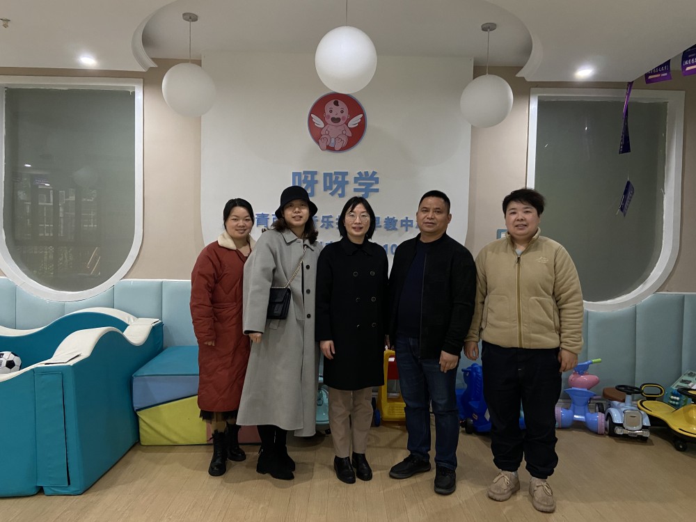我?，F(xiàn)代服務(wù)與管理系深入托育機(jī)構(gòu)走訪調(diào)研