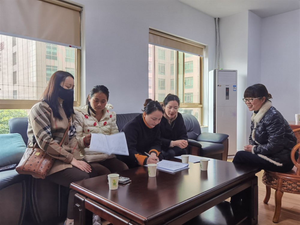 我?，F(xiàn)代服務(wù)與管理系深入托育機(jī)構(gòu)走訪調(diào)研
