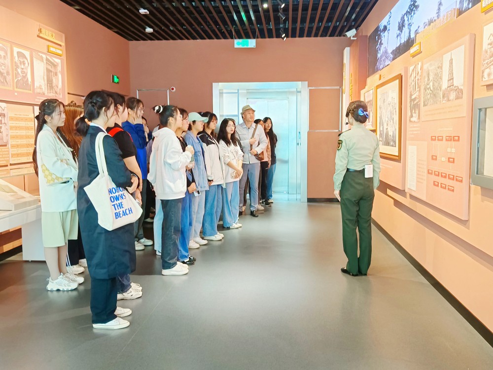 參觀紅色基地，追尋革命精神  ——小學(xué)教育系學(xué)生黨支部開(kāi)展主題黨日活動(dòng)