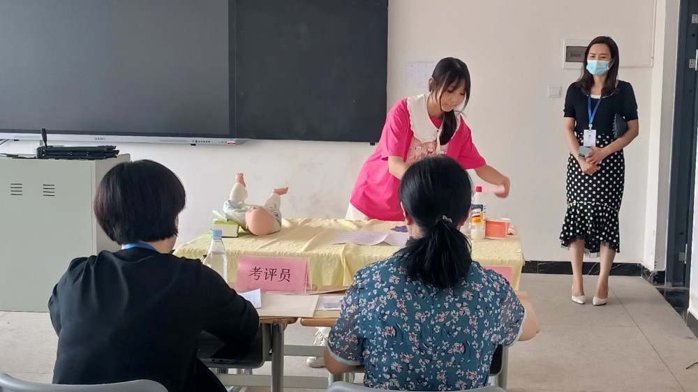 我校育嬰員、保育師職業(yè)技能等級(jí)認(rèn)定考試順利舉行