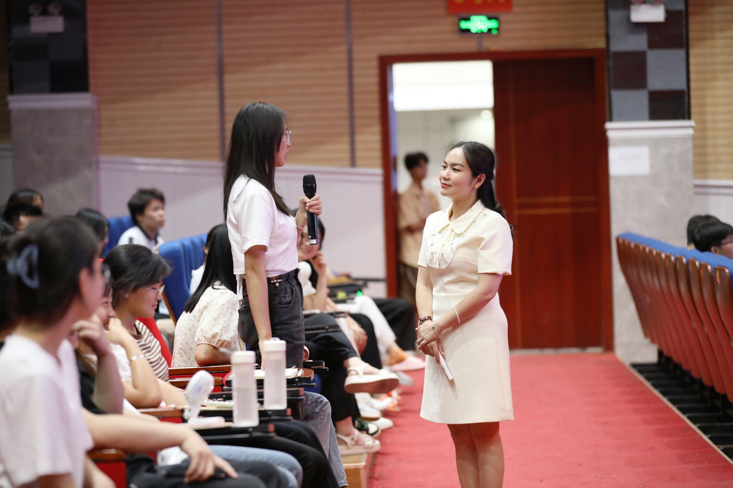 與名師對(duì)話|數(shù)信系舉辦教師專業(yè)成長專題講座